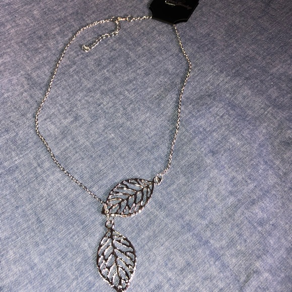 Double leaf necklace silver tone NWT - Picture 6 of 9